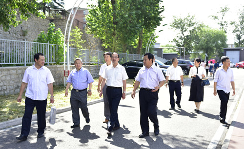 高锦宏书记,蒋毅坚校长一行到燕山校区调研