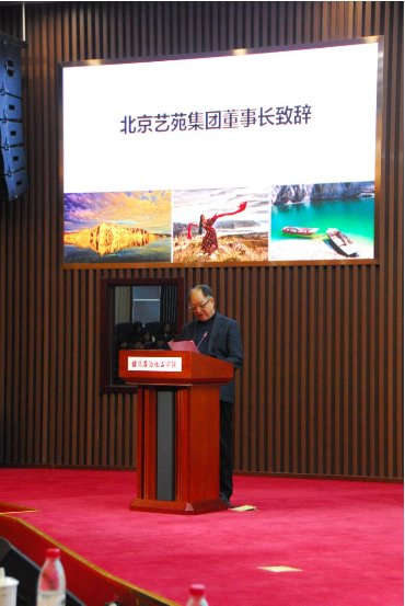 韩占生副校长,李继成董事长代表校企共同签订战略合作协议,开启校企