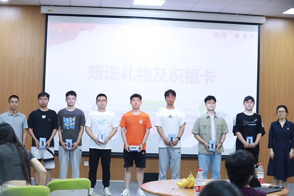赠送礼物 压缩.jpg