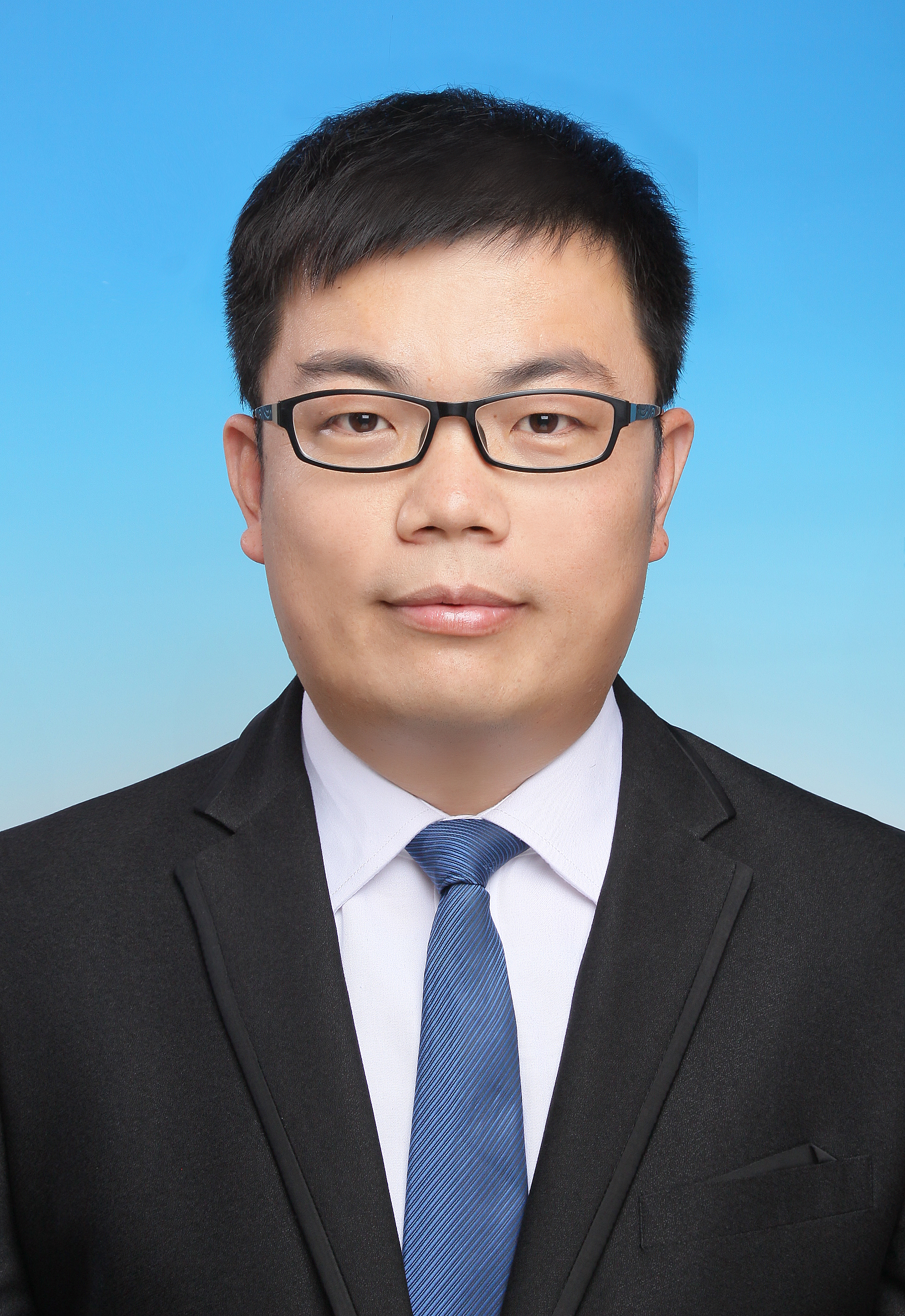 刘化龙个人证件照.jpg