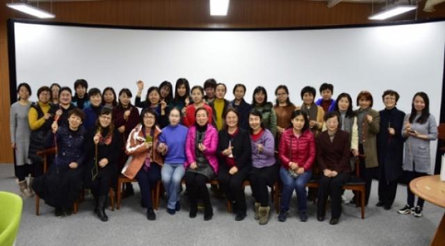 C:UsersDELLDesktop\u673a关工会组织庆“三八”手工编织体验活动.filesimage014.jpg