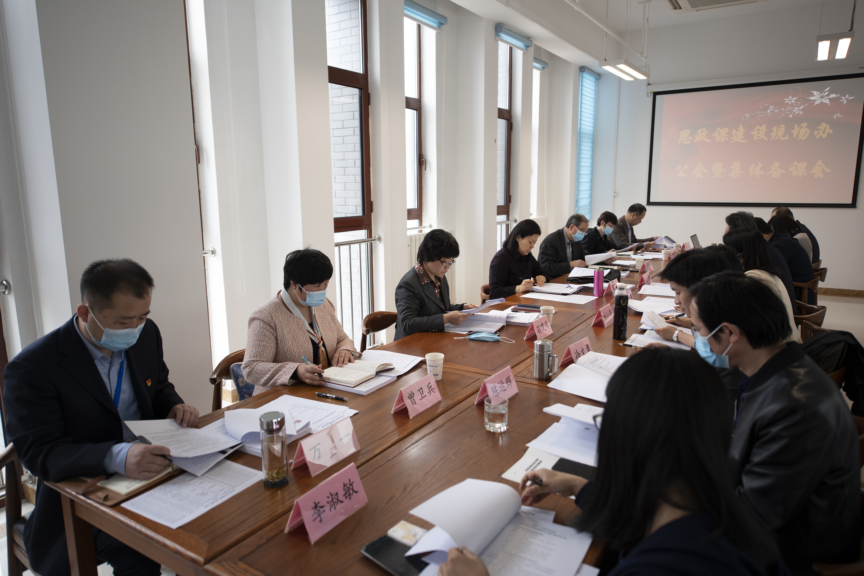 6、学校召开思政课建设现场办公会.jpg